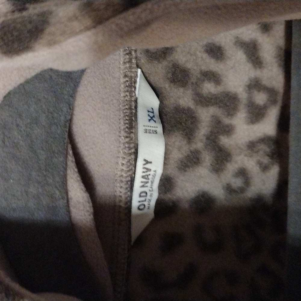 Old Navy women's Comforable And Cozy fleece zipper front in XL - Picture 3 of 4